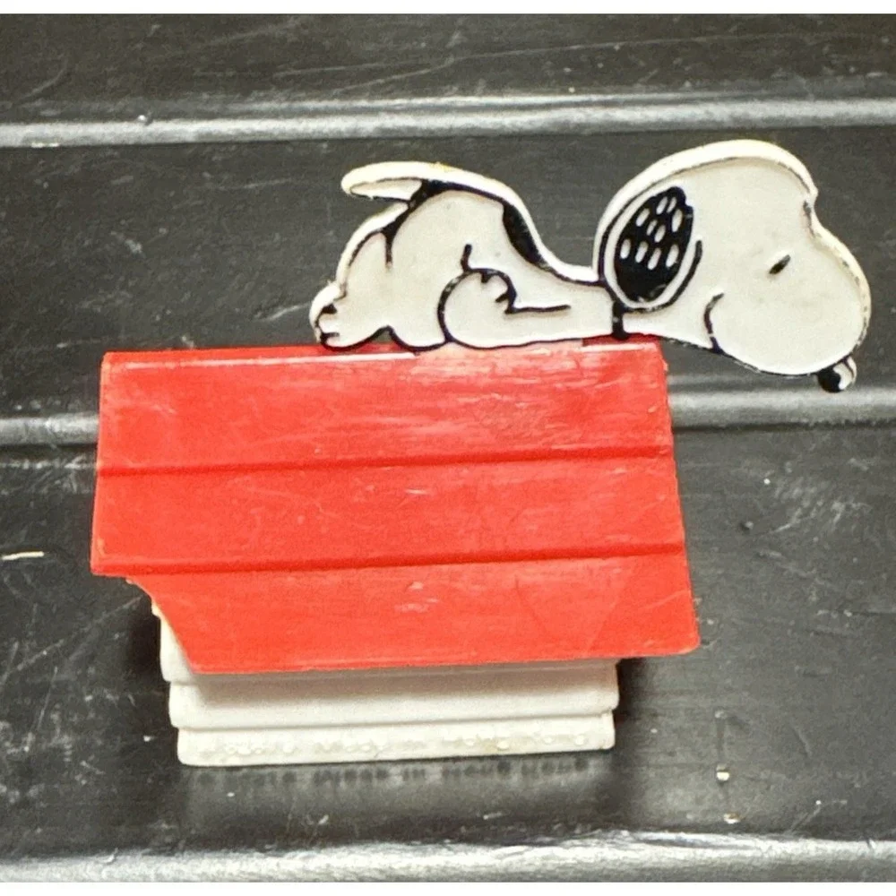 Snoopy Doghouse Pencil Sharpener School Kid's Peanuts Vintage